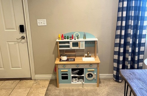 Highland House | Modern Comfort Meets Mountain Views – Waffles Too!