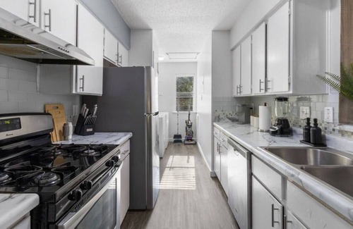 McKinney House | Modern Comfort Near Heart of Downtown Austin