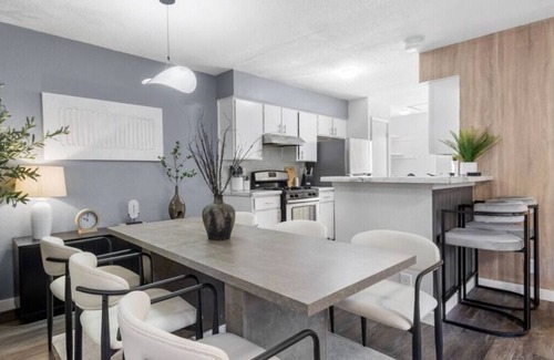 McKinney House | Modern Comfort Near Heart of Downtown Austin