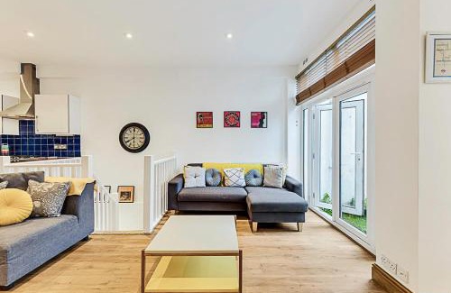 The Lane Apartment | Modern Comfort Two Bedroom Gem on the Rye