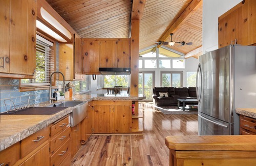 Alta Sierra Cabin | Modern Comfort in the Southern Sierras