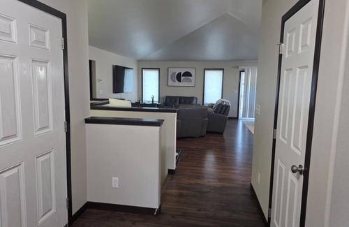 Fargo House | Modern Comfortable, spacious 4-bedroom building in lovely Fargo