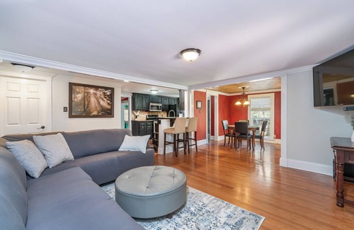 Madison Cottage | Modern comforts of home, close to all the amenities Madison Alabama has to offer