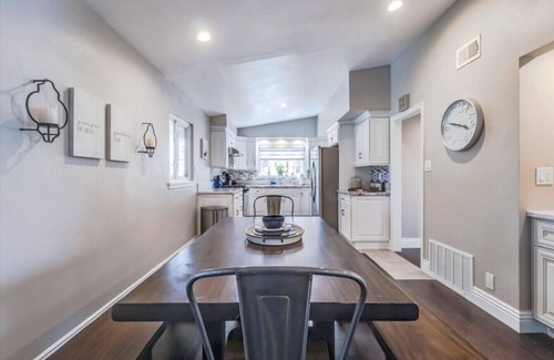 Southwest Anaheim House | Modern Comfy House-Anaheim/Disneyland