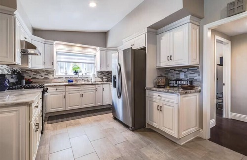 Southwest Anaheim House | Modern Comfy House-Anaheim/Disneyland