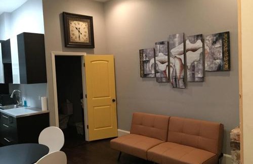 South 7th Ward Apartment | Modern Condo 2 Blocks From Quarters