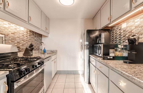 Downtown Hartford Apartment | Modern Condo|DWNTN Hartord| XL Center| GYM