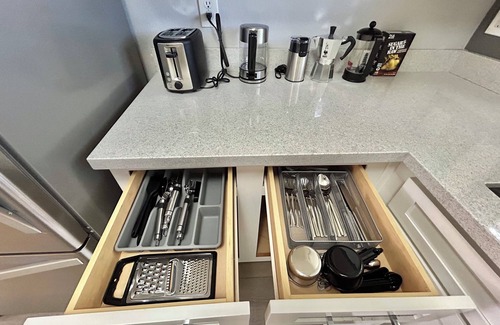 Cypress Creek Estates Condo | Modern Condo in Prime Location - Pool, Jacuzzi, Dining Nearby