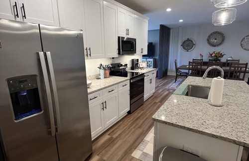 Forest Condo | Modern Condo Near Liberty University-Randolph College-University of Lynchburg