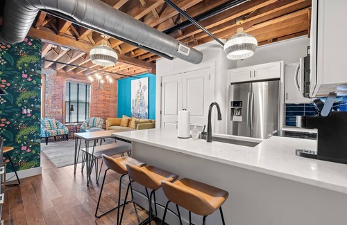 Nashville Condo | Modern Condo-Pool/Gym-5min DT-Sleeps 4-Honky Tonks