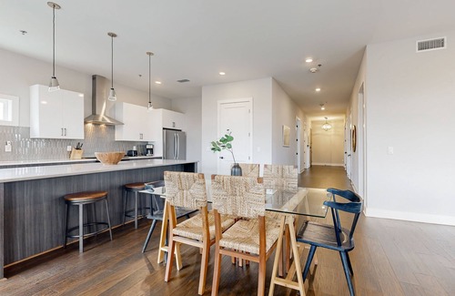 Chestnut Hill Condo | Modern condo with luxurious amenities, city views and close to local attractions