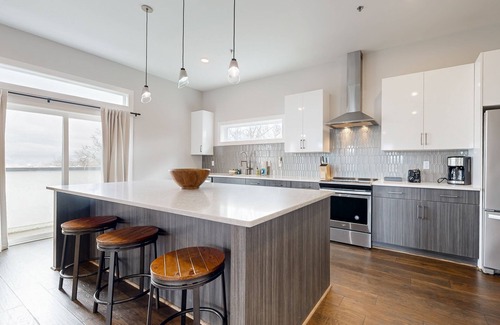 Chestnut Hill Condo | Modern condo with luxurious amenities, city views and close to local attractions