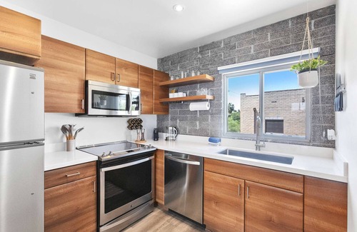 Roosevelt Condo | Modern Contemporary Living in DTPH - Poolside.