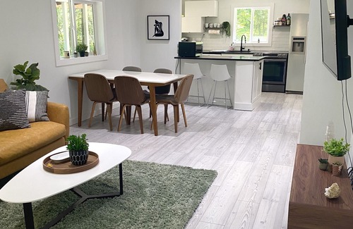 Mountainhome Cottage | Modern Cottage with Beautiful Backyard and Firepit!