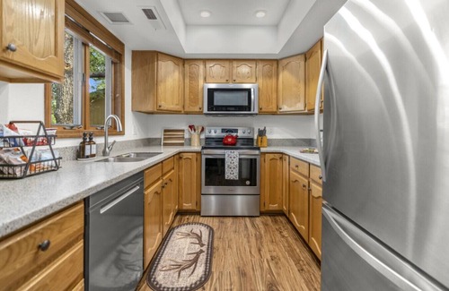 Flagstaff Apartment | *Modern Country Club Condo*A/C*Back Deck*Xbox*Pet friendly*