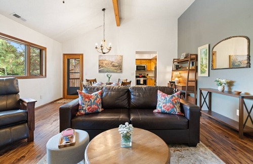 Flagstaff Apartment | *Modern Country Club Condo*A/C*Back Deck*Xbox*Pet friendly*