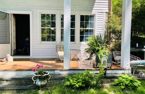 Marble Dale House | Modern country living at its best! 1782 remodeled home with guest house and pool