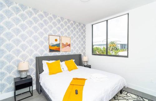 East Little Havana Apartment | Modern Cozy 2BR Oasis with King Beds Near Marlins Park & Brickell