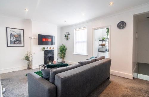 Fenny Stratford Apartment | Modern Cozy Flat with Great Location