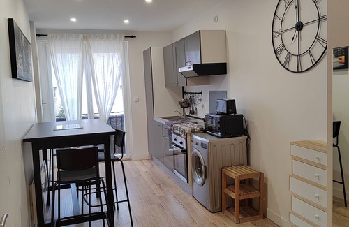 Saint-Jean-de-Vedas Apartment | Modern, cozy duplex in the city center. Close to the A9 and tramway!
