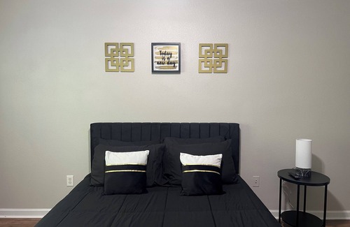 Port Wentworth House | Modern - Cozy - Minutes from SAV airport - Free Wifi - Located in Pooler