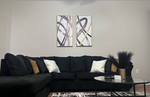 Port Wentworth House | Modern - Cozy - Minutes from SAV airport - Free Wifi - Located in Pooler