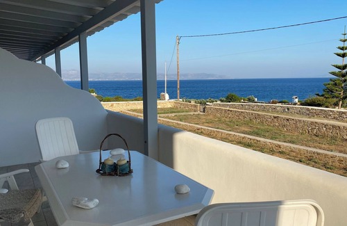 Logaras Apartment | Modern Cycladic apartment in between two amazing beaches 2 min walking distance.