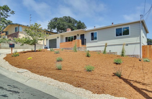 Seaside Cottage | Modern Del Rey Oaks Retreat: 2 Mi to Monterey Bay!
