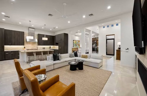 Sunburst Farms East House | Modern Desert Escape - 6BR Paradise Valley Home with Pool & Firepit