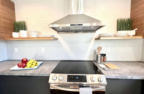 Washington - Guadalupe Villa | Modern Designer Downtown Townhouse Secure Parking