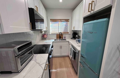 Garden Alameda Cottage | Modern Detached ADU with Garaged Parking in Heart of San Jose Downtown