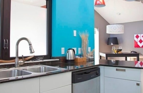 Chestnut House | Modern Downtown Austin - Great for large groups (1 of 2 homes - Casa Moderna 1)