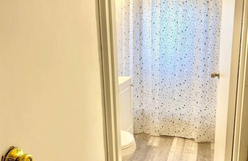 Dayton Condo | MODERN DOWNTOWN CONDO | KING BED | FREE PARKING