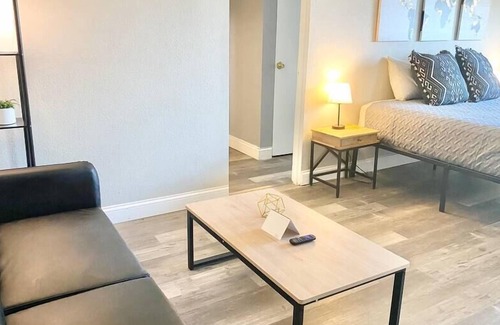 Dayton Condo | MODERN DOWNTOWN CONDO | KING BED | FREE PARKING