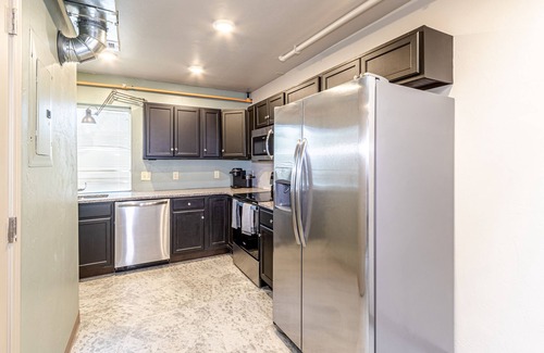 Central Oklahoma City Apartment | ⭐️ Modern Downtown loft | 2 BD/3 BA + Balcony