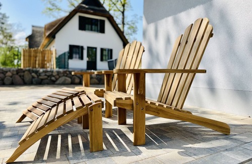 Zirchow House | Modern Eingerichtetes Reetdachhaus mit Einladender Terrasse