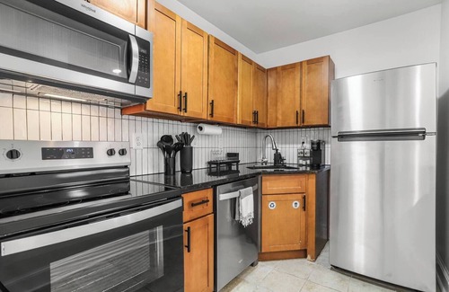 Hill East Apartment | Modern & Elegant Retreat Cozy Capitol Hill Getaway