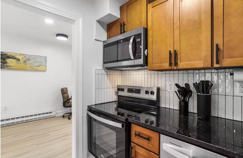 Hill East Apartment | Modern & Elegant Retreat Cozy Capitol Hill Getaway