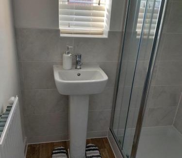 Rugby Apartment | Modern Entire 3-Bedroom House in Rugby