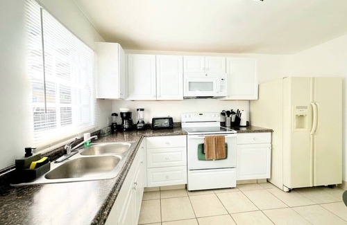 Miami Shores House | Modern Family Cottage Beach 15 min