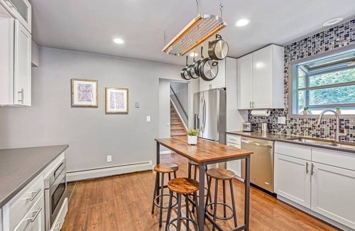 Westminster House | Modern Family Haven Fenced Yrd Grill/Firepit