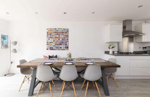 Birdham House | Modern Family Retreat Nr Beaches and Marina