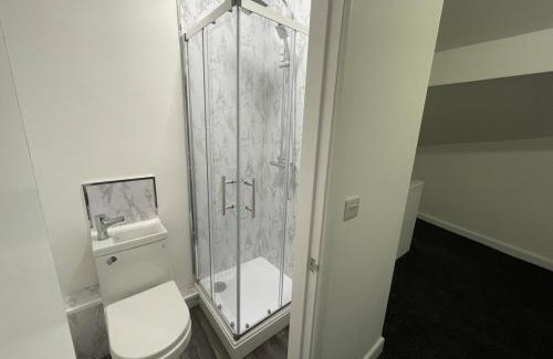 Burnley House | Modern Five Bed Long Stays and Contractors Welcome