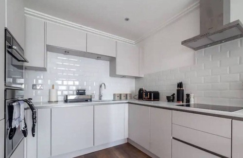 North Acton Apartment | Modern Flat by Notting Hill and Westfield