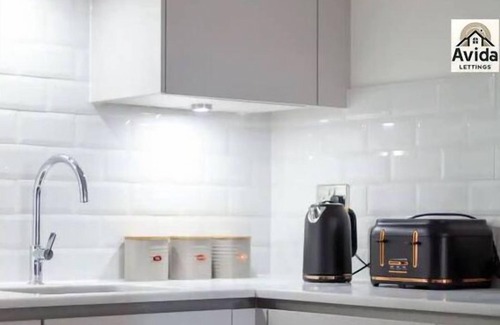 North Acton Apartment | Modern Flat by Notting Hill and Westfield