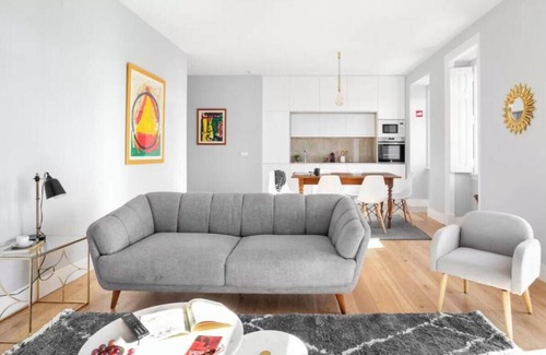 Santa Maria Maior Apartment | "Modern Flat with Balcony Overlooking Tagus River, Near Castelo