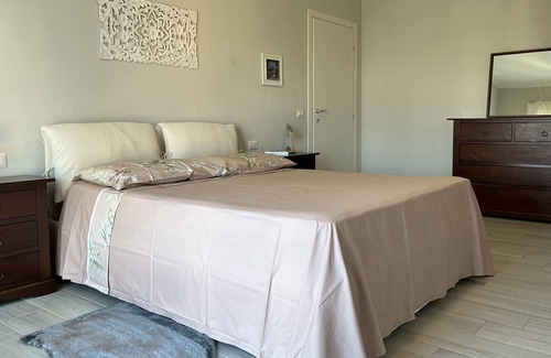 Intra Apartment | Modern flat with lake view in the centre of Intra (Verbania)