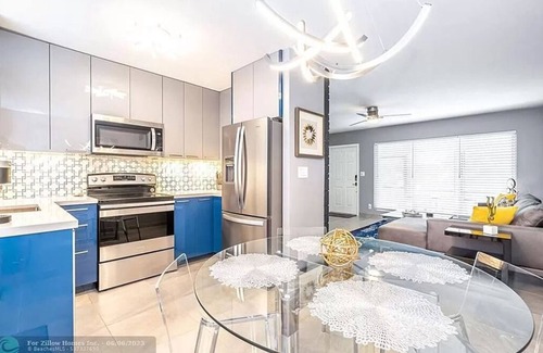 Wilton Manors Apartment | Modern Fully Updated 2b/1b with HEATED POOL - Wilton Manors