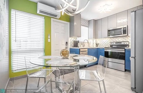 Wilton Manors Apartment | Modern Fully Updated 2b/1b with HEATED POOL - Wilton Manors