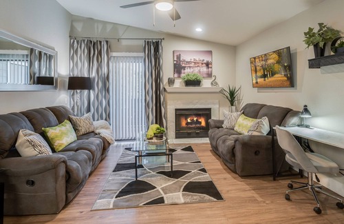 Roseville Apartment | Modern, Furnished Apartment Close To Shops/Dining